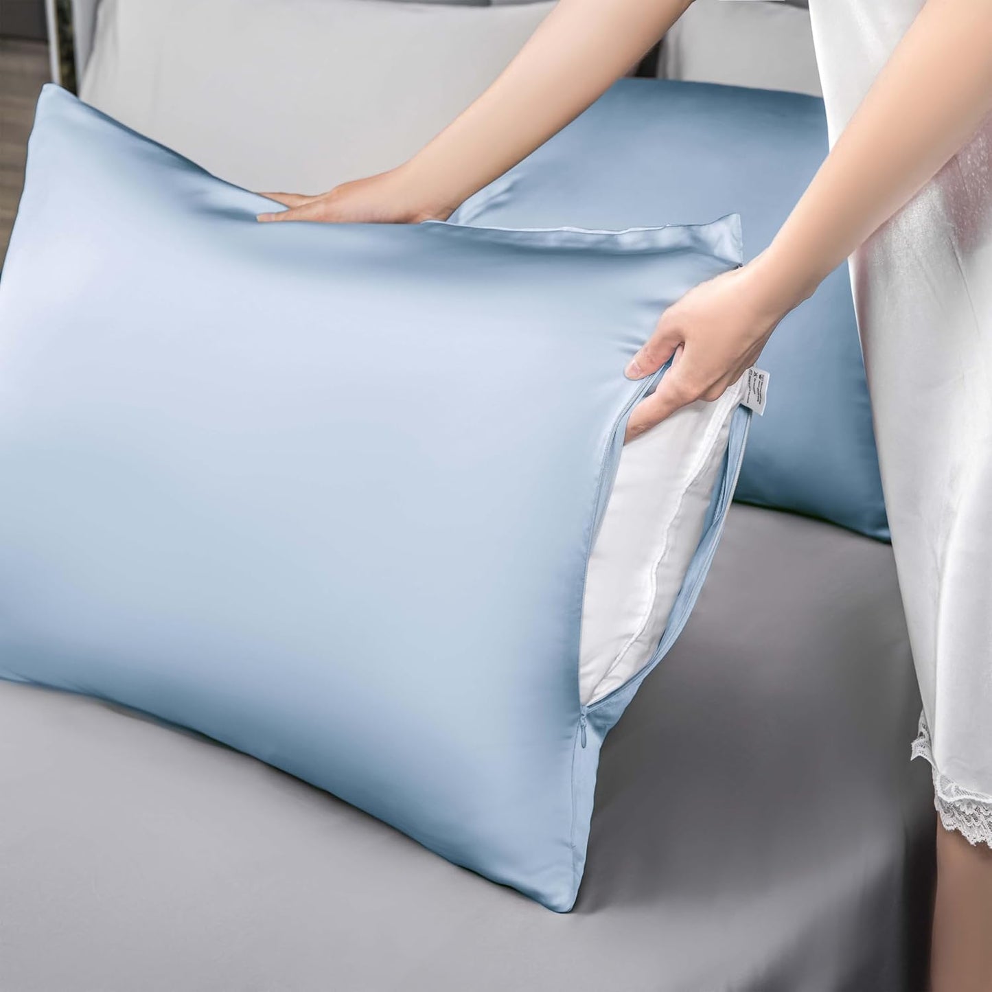 Mulberry Silk Pillowcase for Hair and Skin,Cooling Silk Pillow Case with Hidden Zipper,Allergen Proof Dual Sides Soft Breathable Smooth Silk Pillow Cover for Women (Light Blue,Body)