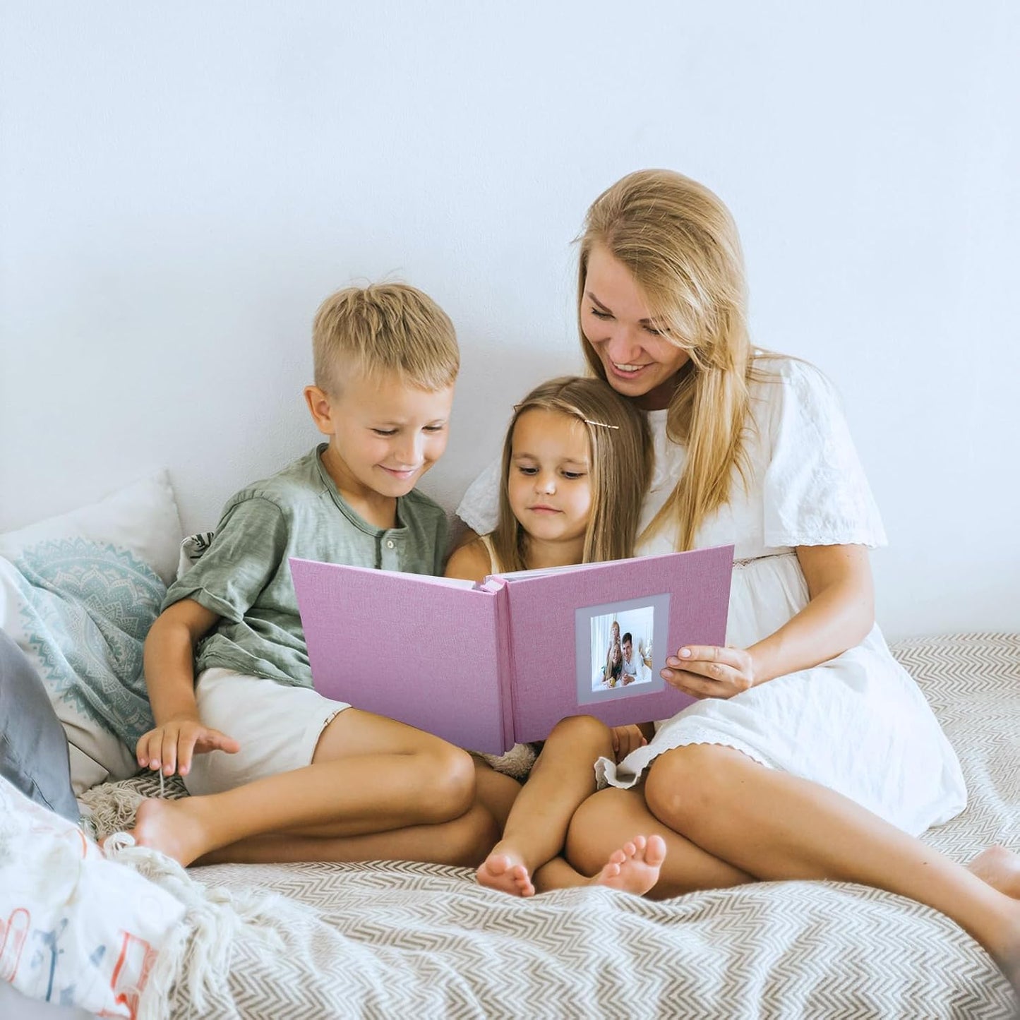 Photo Album Self Adhesive Pages Scrapbook Large Magnetic Photo Albums with Sticky Pages Scrapbooks for Wedding Baby for 4x6 5x7 8x10 Picture Photo Books 13.2x12.8 Pink 40 Pages