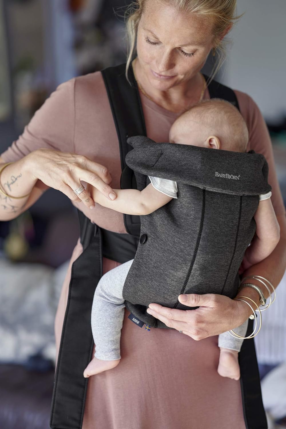 BabyBjörn Baby Carrier Mini, Charcoal Gray, 3D Jersey | Infant Carrier (7-25 lbs), Ergonomic, Easy-to-Use