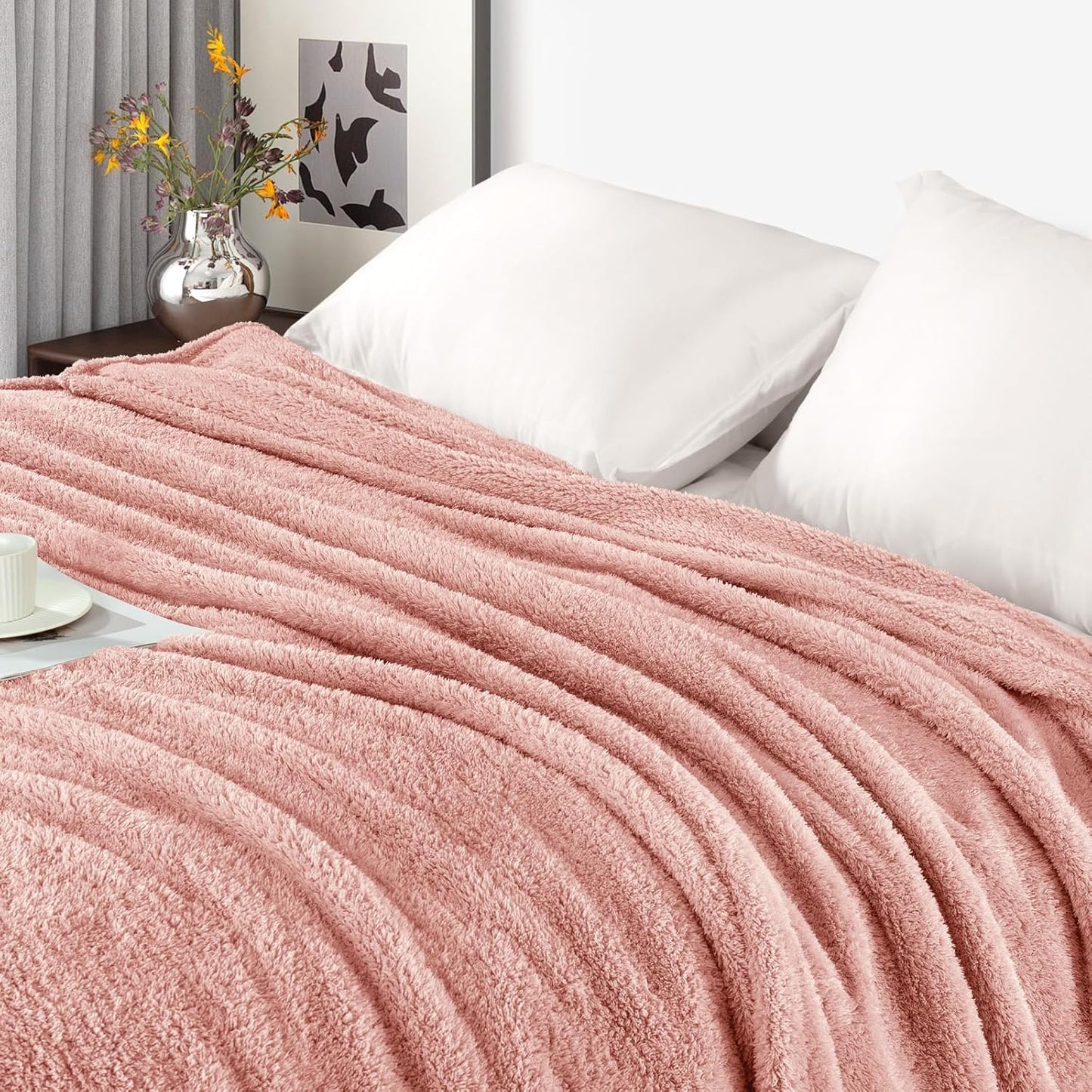 Exclusivo Mezcla Fleece Blanket for Couch, Soft and Cozy King Blankets for Women Men Girls Kids, Suitable for All Seasons, Dusty Pink, 90x104 Inches