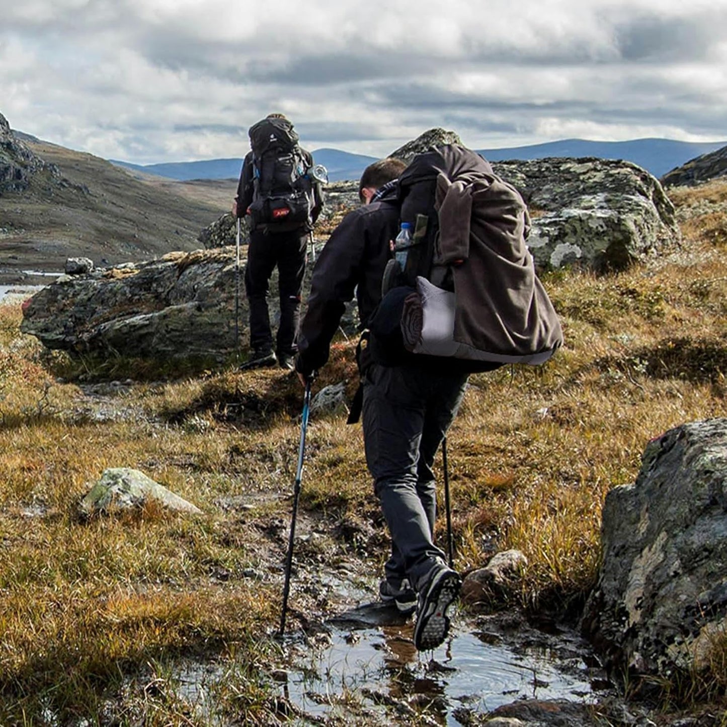 Waterproof Picnic Blanket 80 * 60 in Portable with Carry Strap for Beach Mat or Family Outdoor Camping Party, Park Blanket for Grass Park, Hiking, Travel