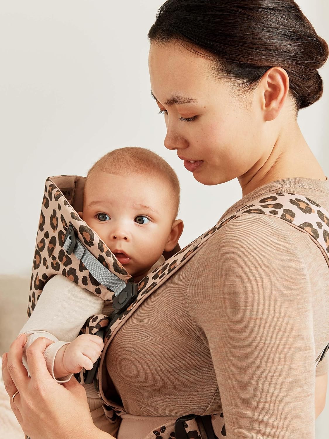 BabyBjörn Baby Carrier Mini, Cotton, Beige/Leopard | Newborn Carrier (7-25 lbs), Ergonomic, Easy-to-Use